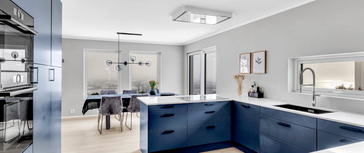 Moderne blått kjøkken